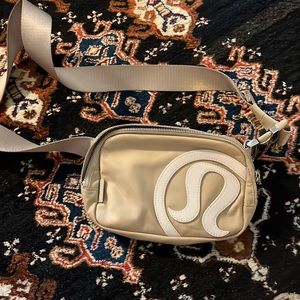 Lululemon Everywhere Belt Bag